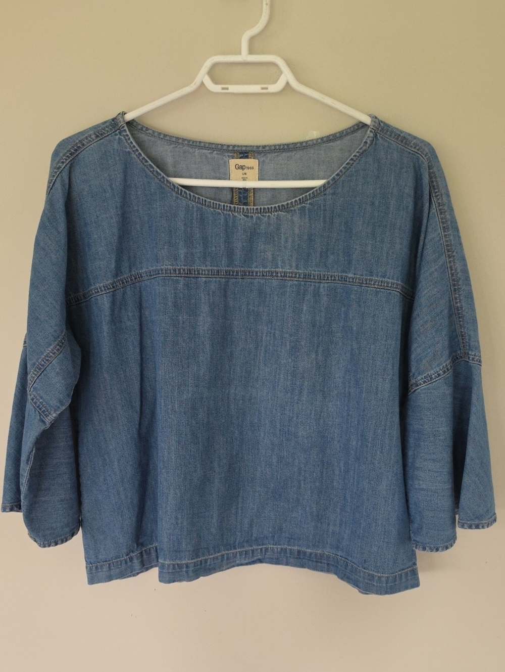 GAP Light Blue Denim Top Relaxed Women’s Size L.